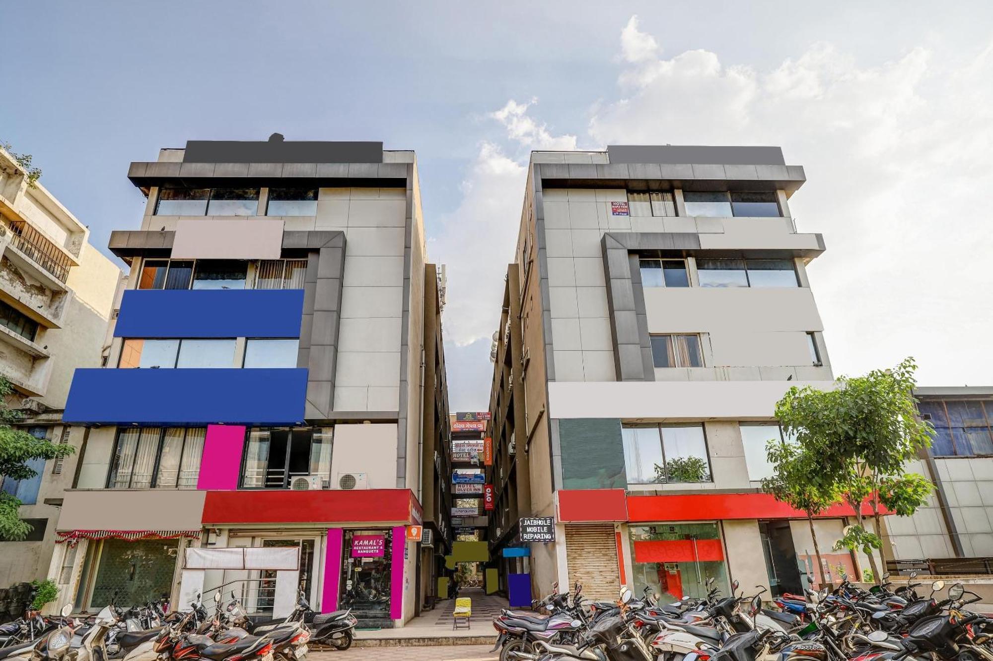 Capital O Maple View Hotel Naroda Kültér fotó