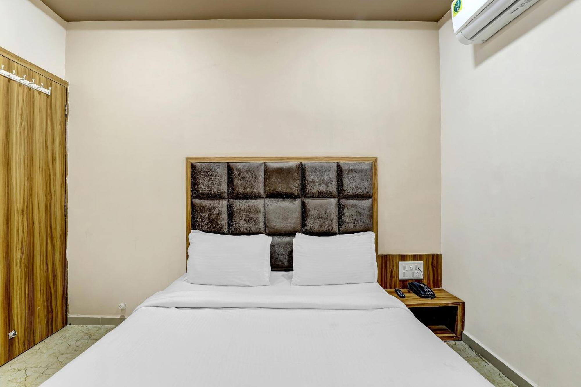 Capital O Maple View Hotel Naroda Kültér fotó