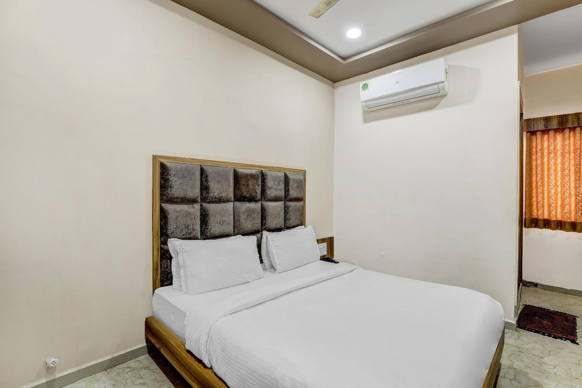 Capital O Maple View Hotel Naroda Kültér fotó