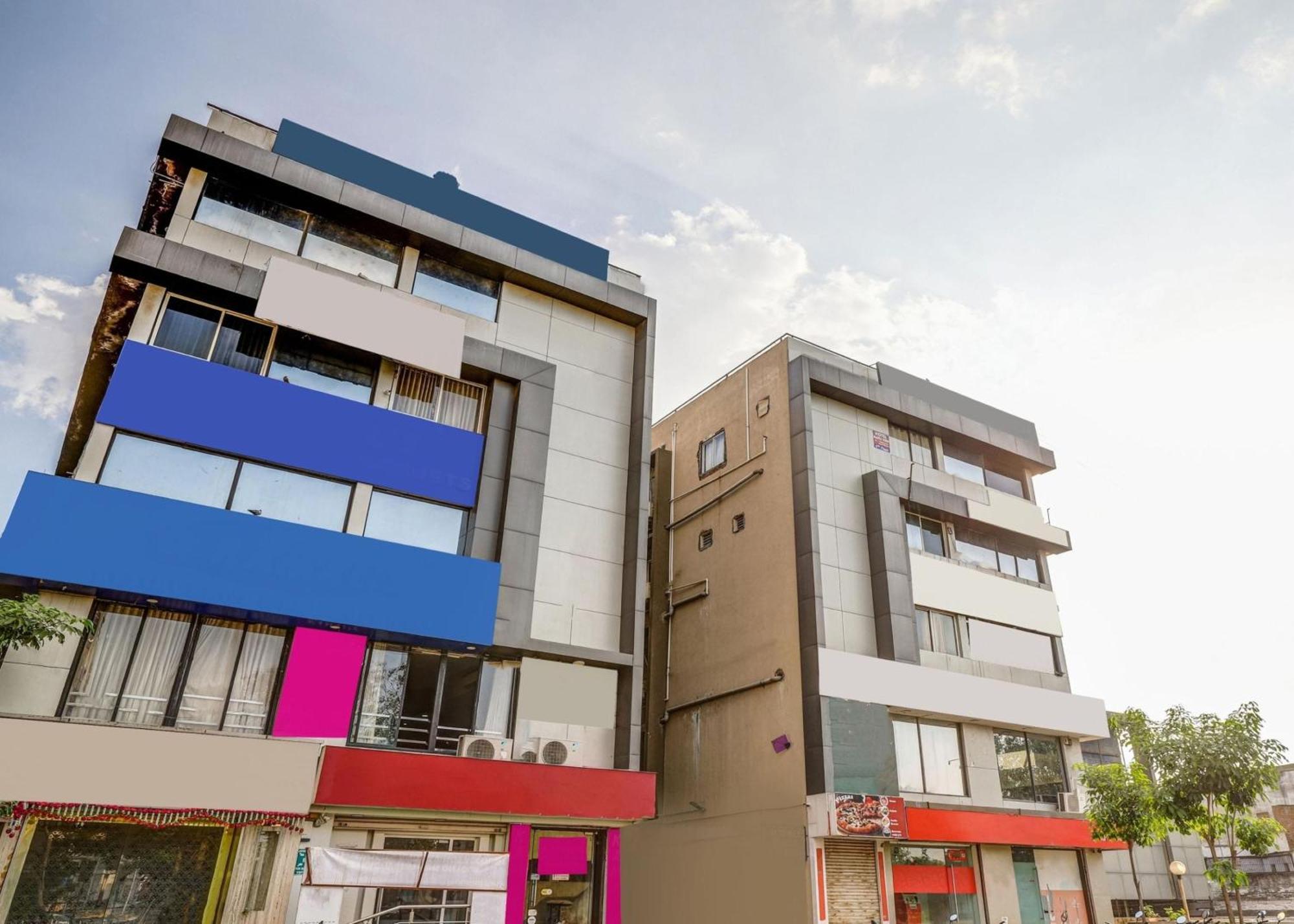 Capital O Maple View Hotel Naroda Kültér fotó